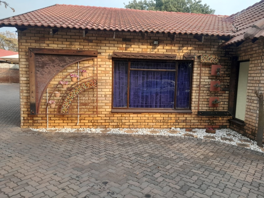 4 Bedroom Property for Sale in Safari Gardens North West